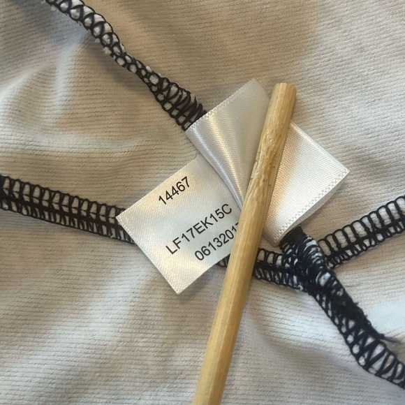 Peter Millar Women’s Blue Print Full Zip Sunblock SPF 50 Golf Swim Jacket M - Picture 13 of 13